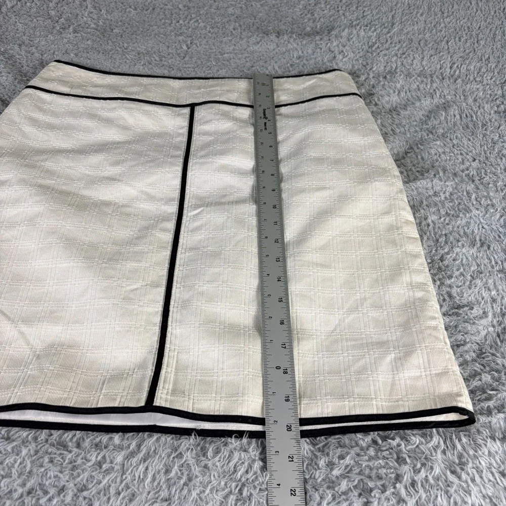 Ann Taylor Ivory Cream Textured Mini Skirt Black Trim Career Size 12
